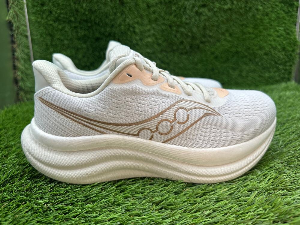 Saucony Triumph 23 S11024-226 Athletic Sneaker Women's 7.5 White Mesh Training
